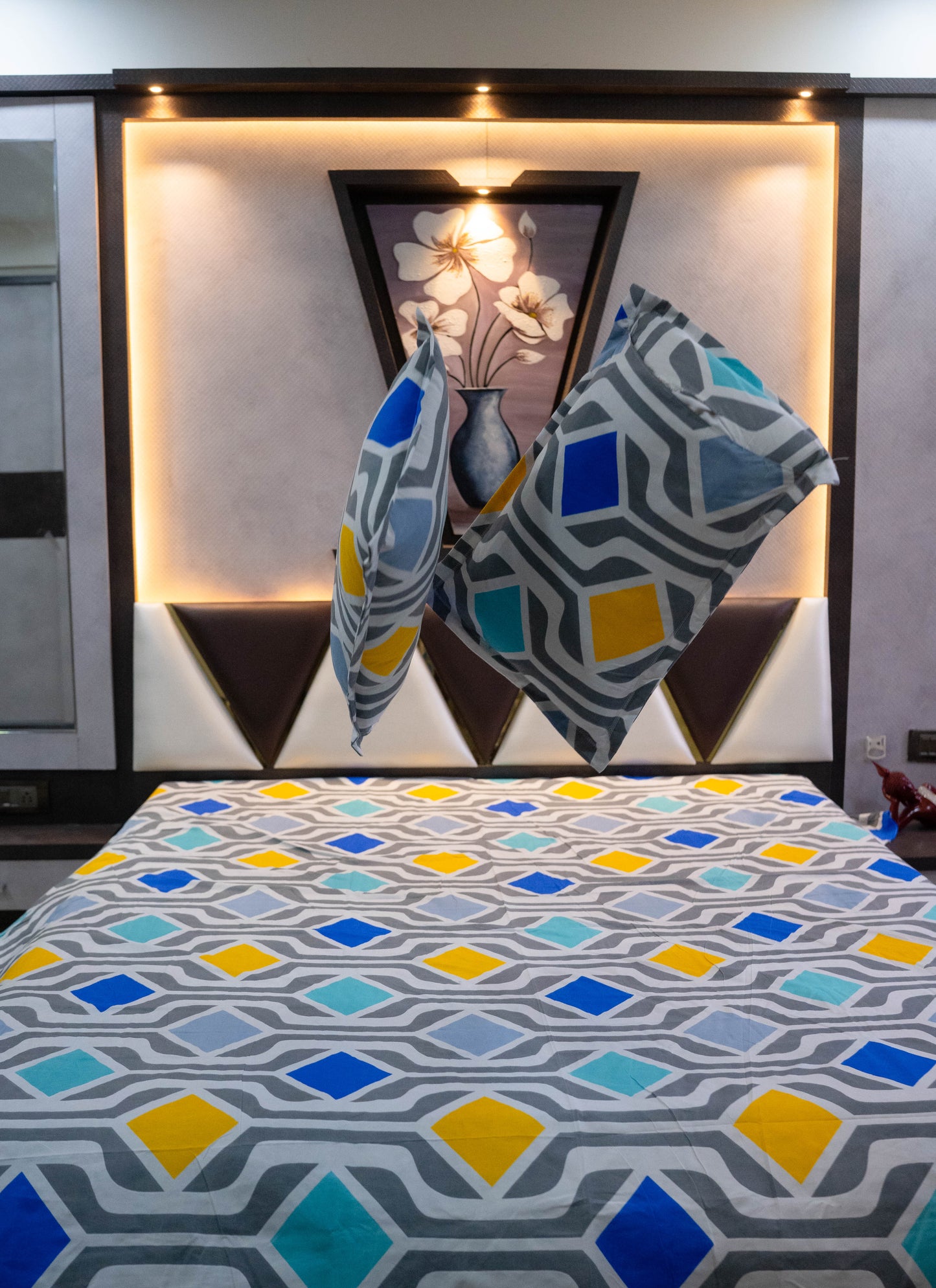 Enriva Premium Queen Size Bedsheet (90" x 100")- 300 TC