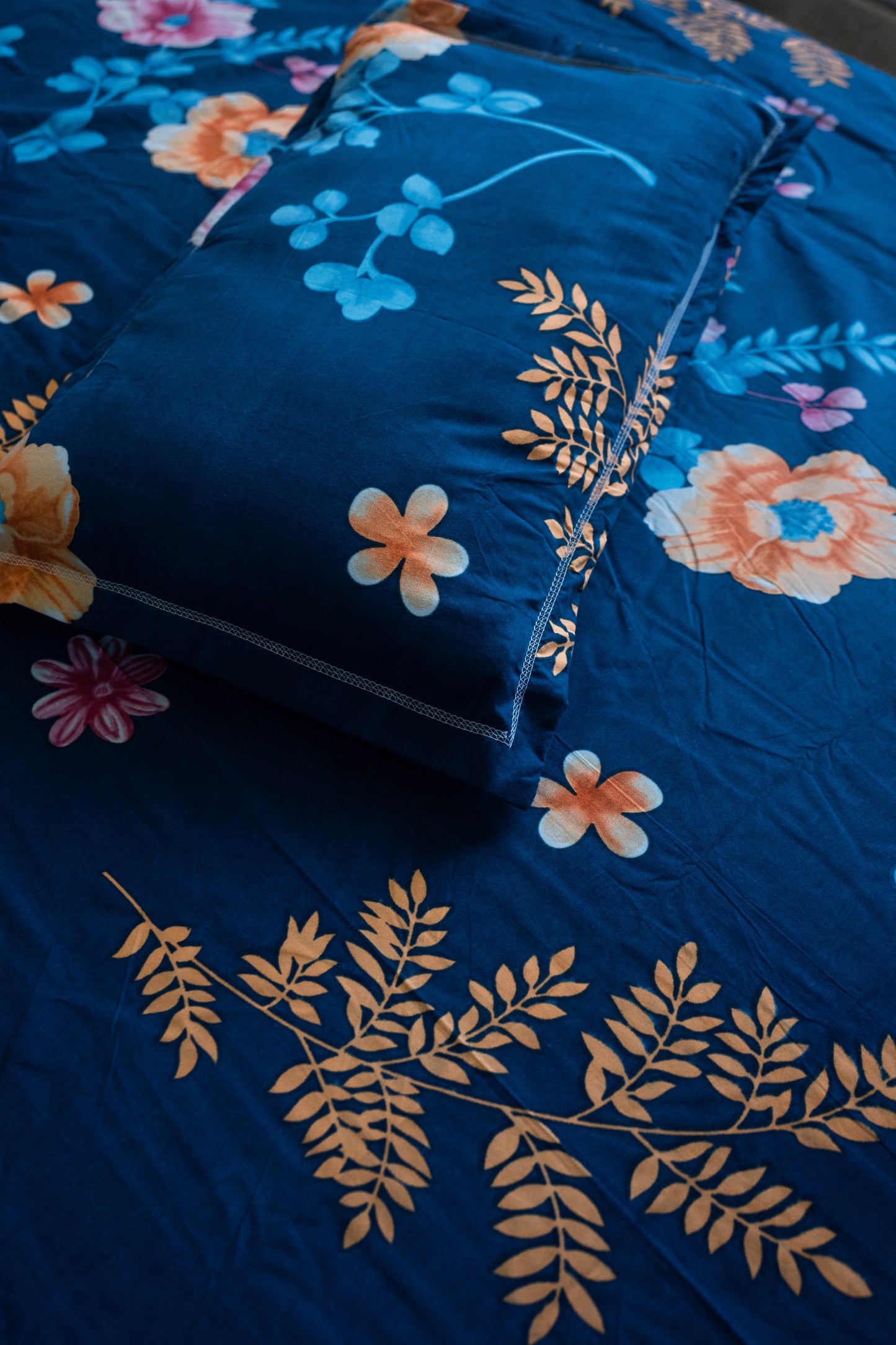 Lumivra Premium Queen Size Bedsheet (90" x 100")- 300 TC