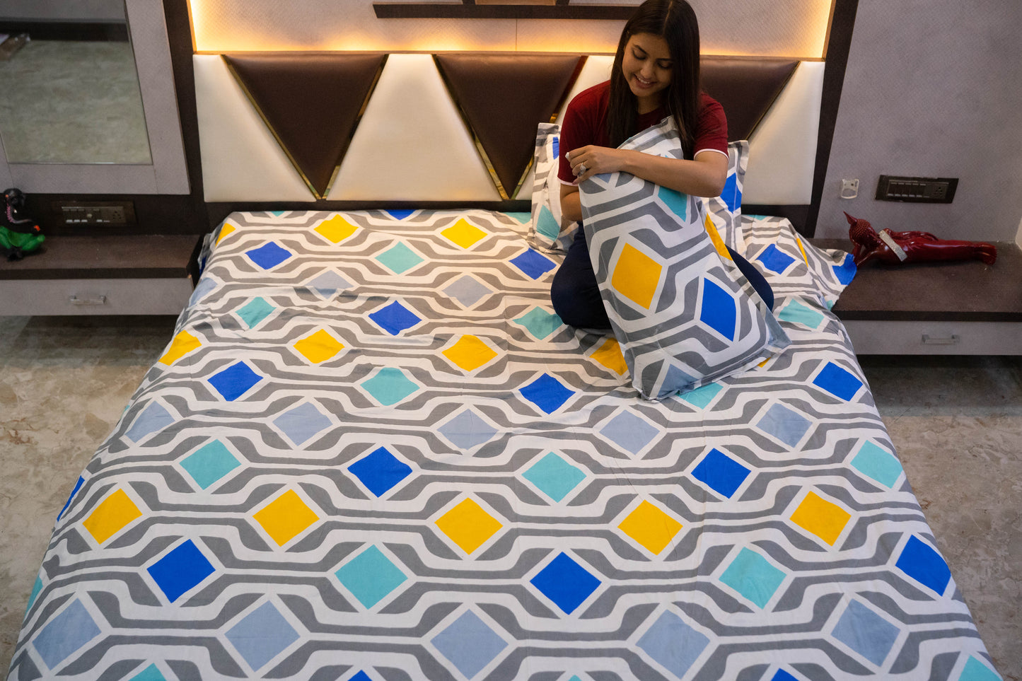 Florezia Premium Queen Size Bedsheet (90" x 100")- 300 TC